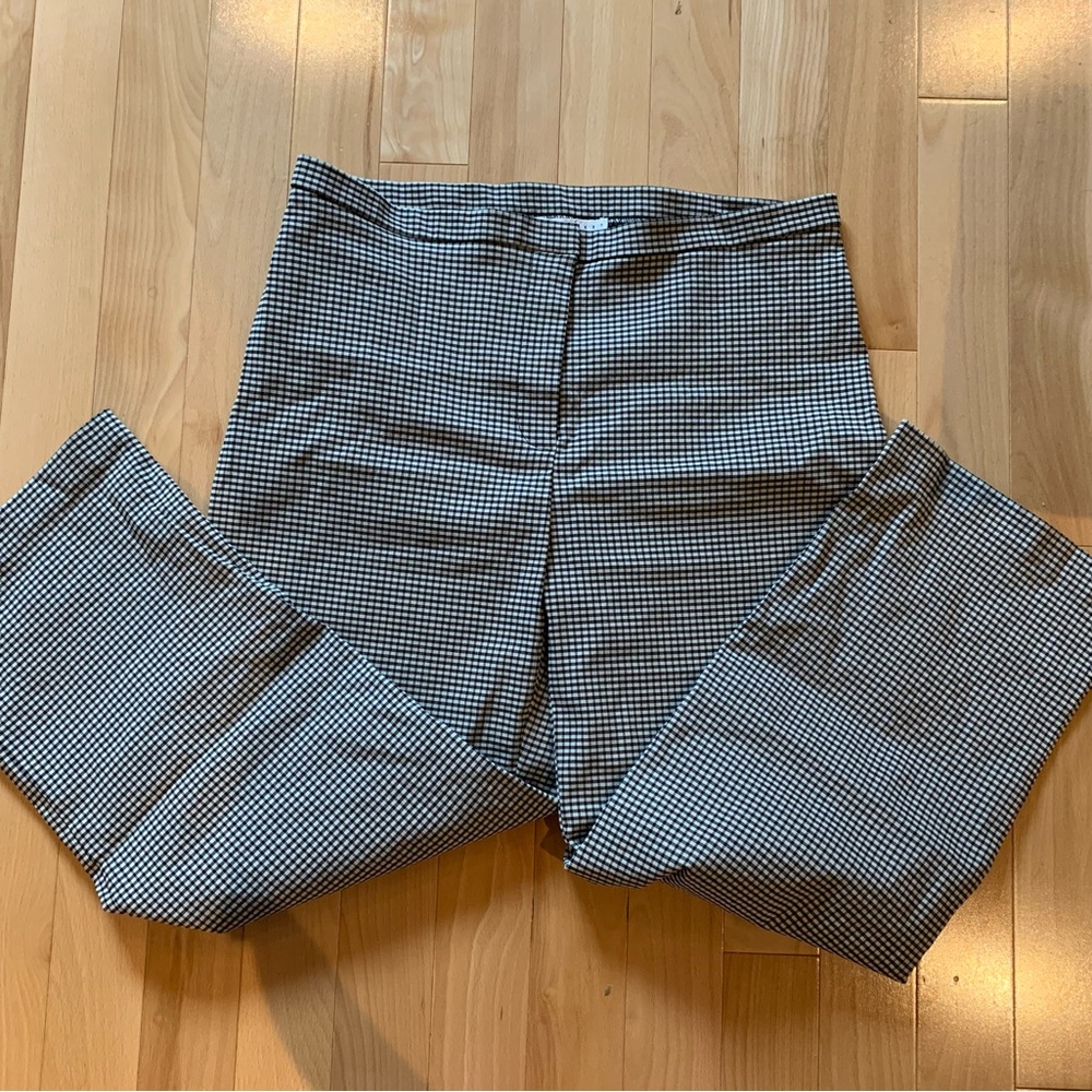 EUC Smart Set White & Black Checkered Dress Capris - size 9